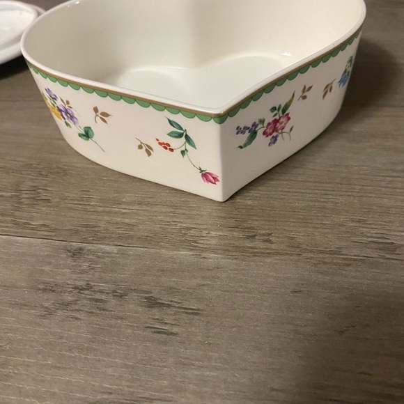 Vintage Garden Delight by Christopher Stuart Heart Shaped Bone China Trinket Box - Picture 6 of 8